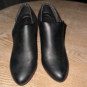 Women’s Black Heels with Zipper